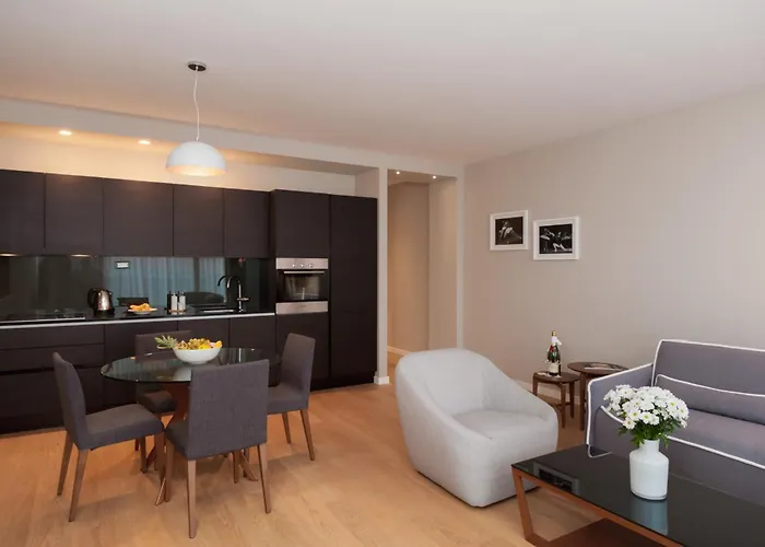 Ξενοδοχείο με διαμερίσματα By Vestibul Palace 4*