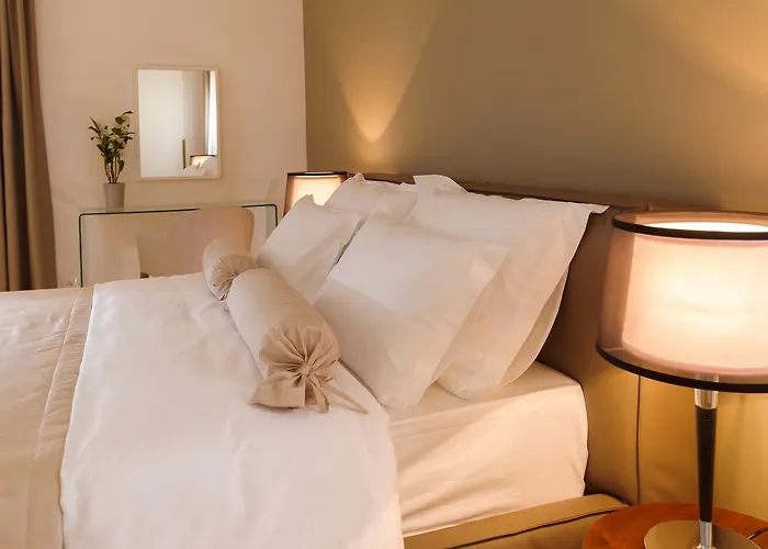 By Vestibul Palace Σπλιτ