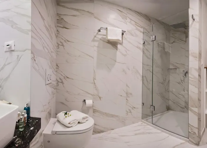 By Vestibul Palace Σπλιτ