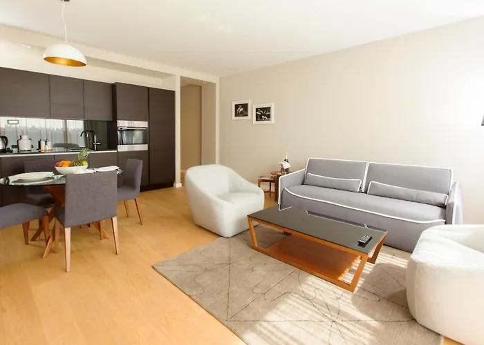 Ξενοδοχείο με διαμερίσματα By Vestibul Palace 4*