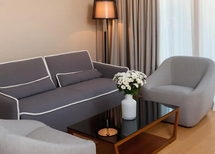 By Vestibul Palace Σπλιτ