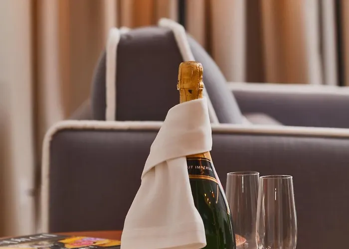 By Vestibul Palace 4* Σπλιτ