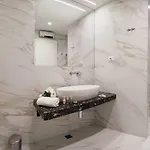 By Vestibul Palace Апарт-отель Сплит