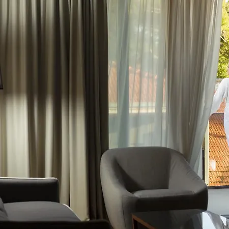 By Vestibul Palace מלון דירות 4*