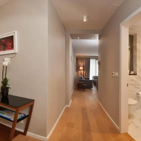 By Vestibul Palace Apartmanhotel 4*