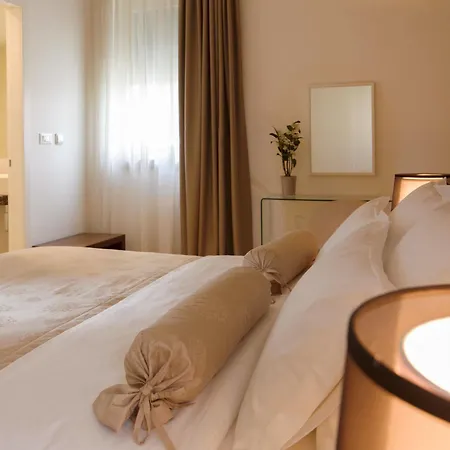 Apartmanhotel By Vestibul Palace 4*