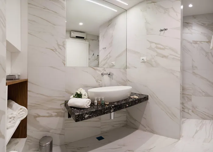 By Vestibul Palace アパートホテル スプリト