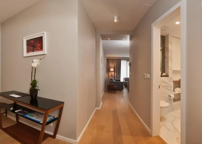 By Vestibul Palace アパートホテル 4*