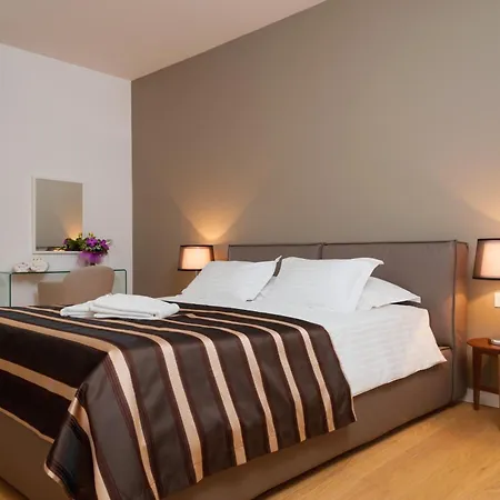 维斯特碧尔宫住宅酒店 4*